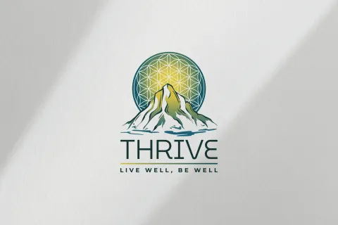 Montaña con Flor de la Vida Geometría Sagrada leyendo "Prosperar: Vivir Bien Ser Bien